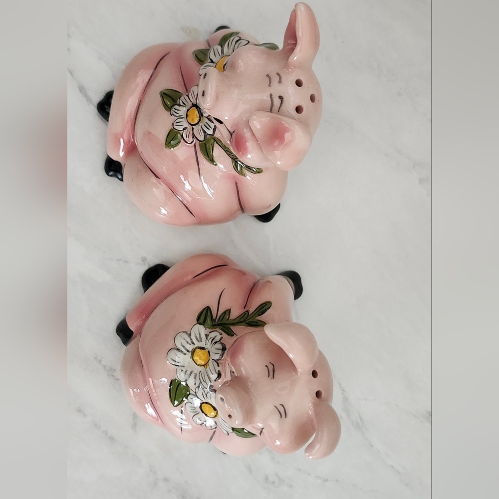 Hand Painted Pig Daisy Salt And Pepper Shakers Vintage Bkue Sky Heather Minc - Picture 8 of 12